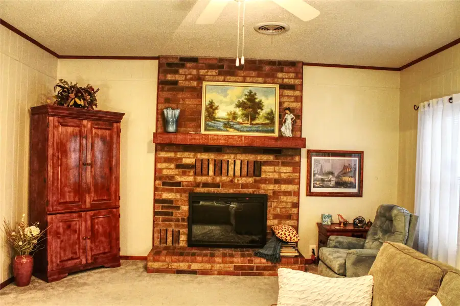 132 N Jacobs Street, Albany, TX 76430 - #2