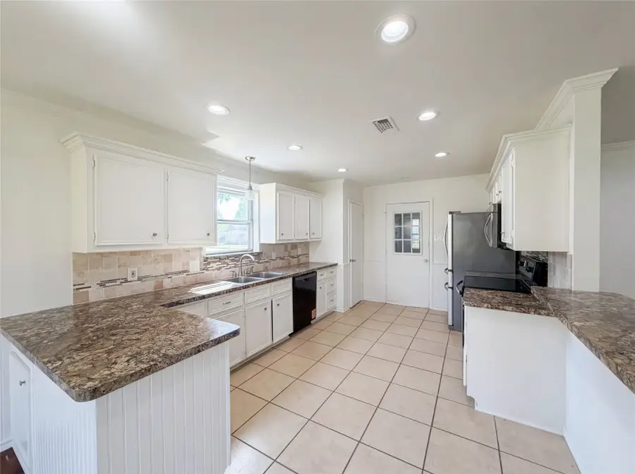 1000 Dorsey Street, Burleson, TX 76028 - #2