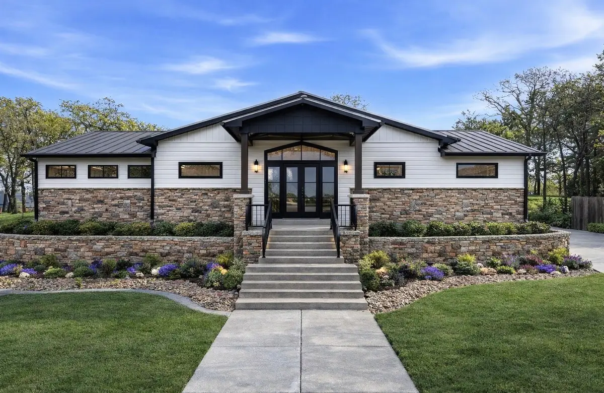 108 Pawnee Trail, Lake Kiowa, TX 76240 - #1