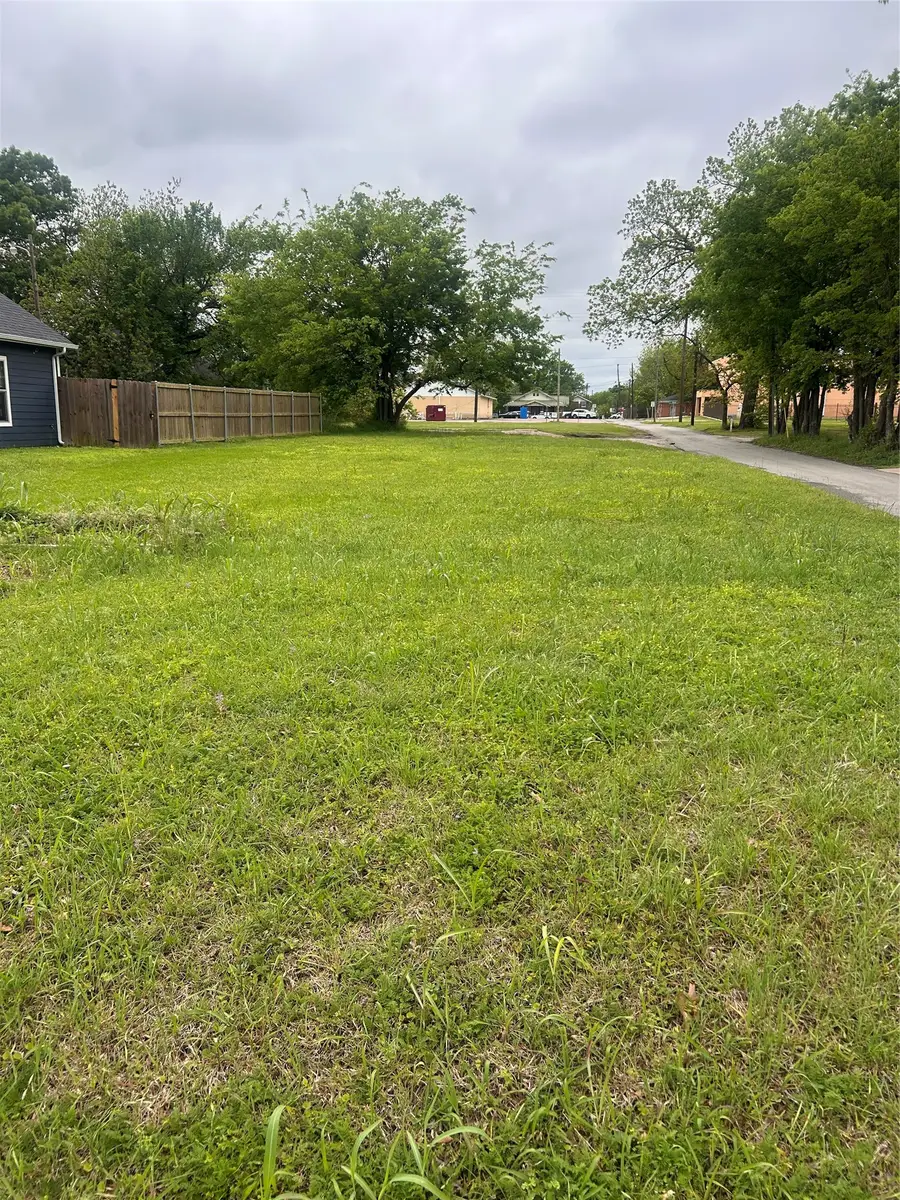 720 S Montgomery Street, Sherman, TX 75090 - #3