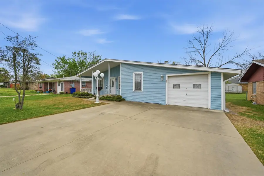 704 Abney Street, Whitesboro, TX 76273 - #2