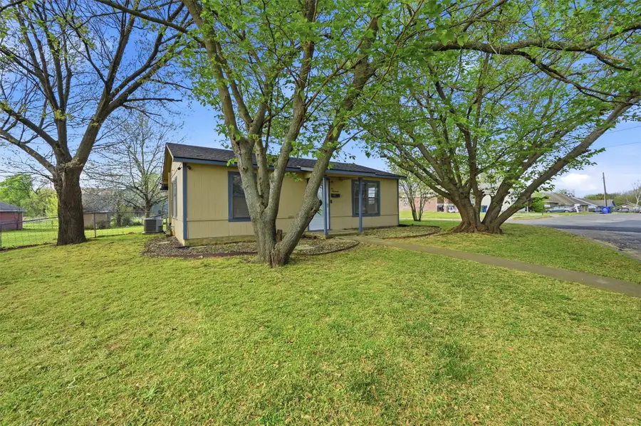 600 E South Street, Whitesboro, TX 76273 - #2