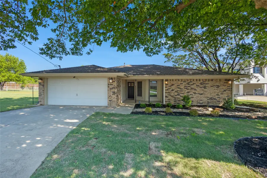 439 S Snyder Avenue, Justin, TX 76247 - #3