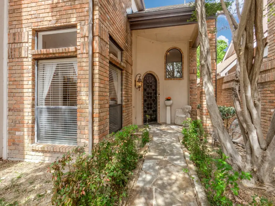 6205 Twin Oaks Circle, Dallas, TX 75240 - #2