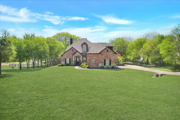 101 Deer Crossing Way, Azle, TX 76020