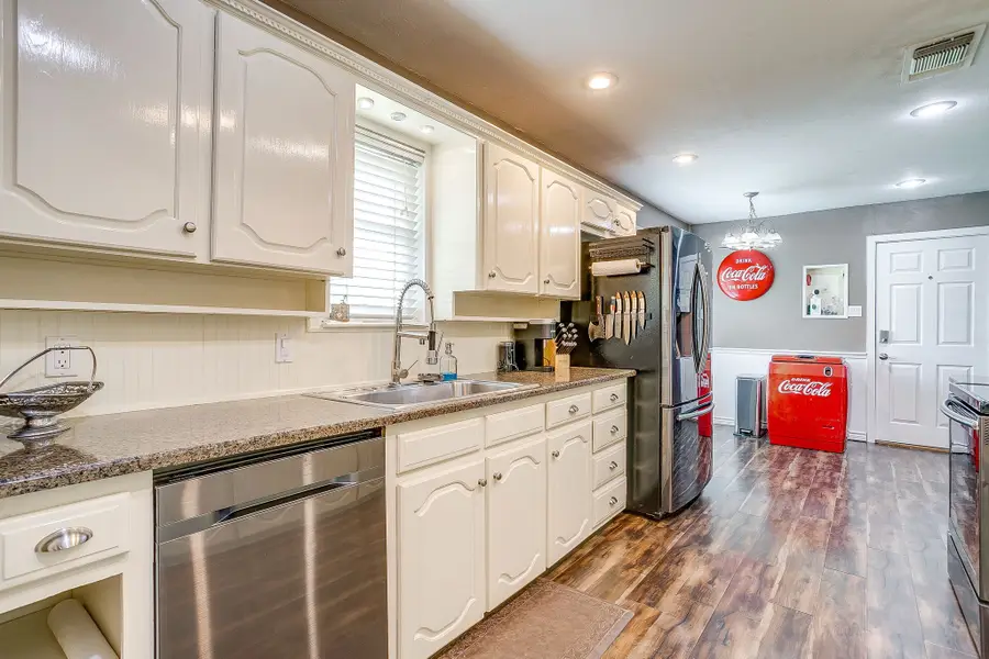 406 Country Club Drive, Joshua, TX 76058 - #3