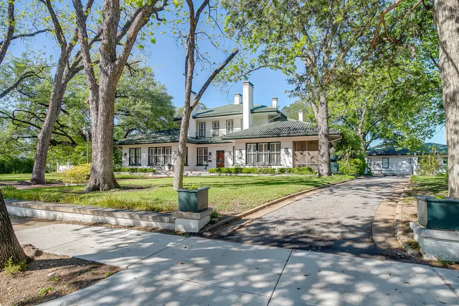 1414 Mistletoe Drive, Fort Worth, TX 76110 - #3