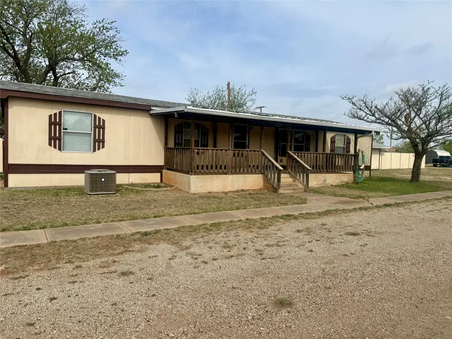 112 S Franklin Avenue, Aspermont, TX 79502 - #2