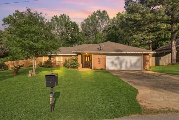 10203 Crestview Drive, Tyler, TX 75707