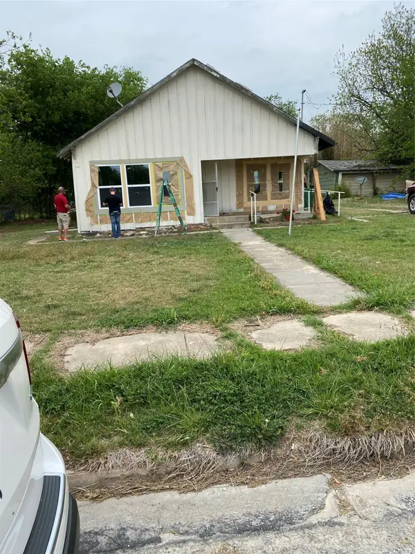 228 W Archer Street, Jacksboro, TX 76458