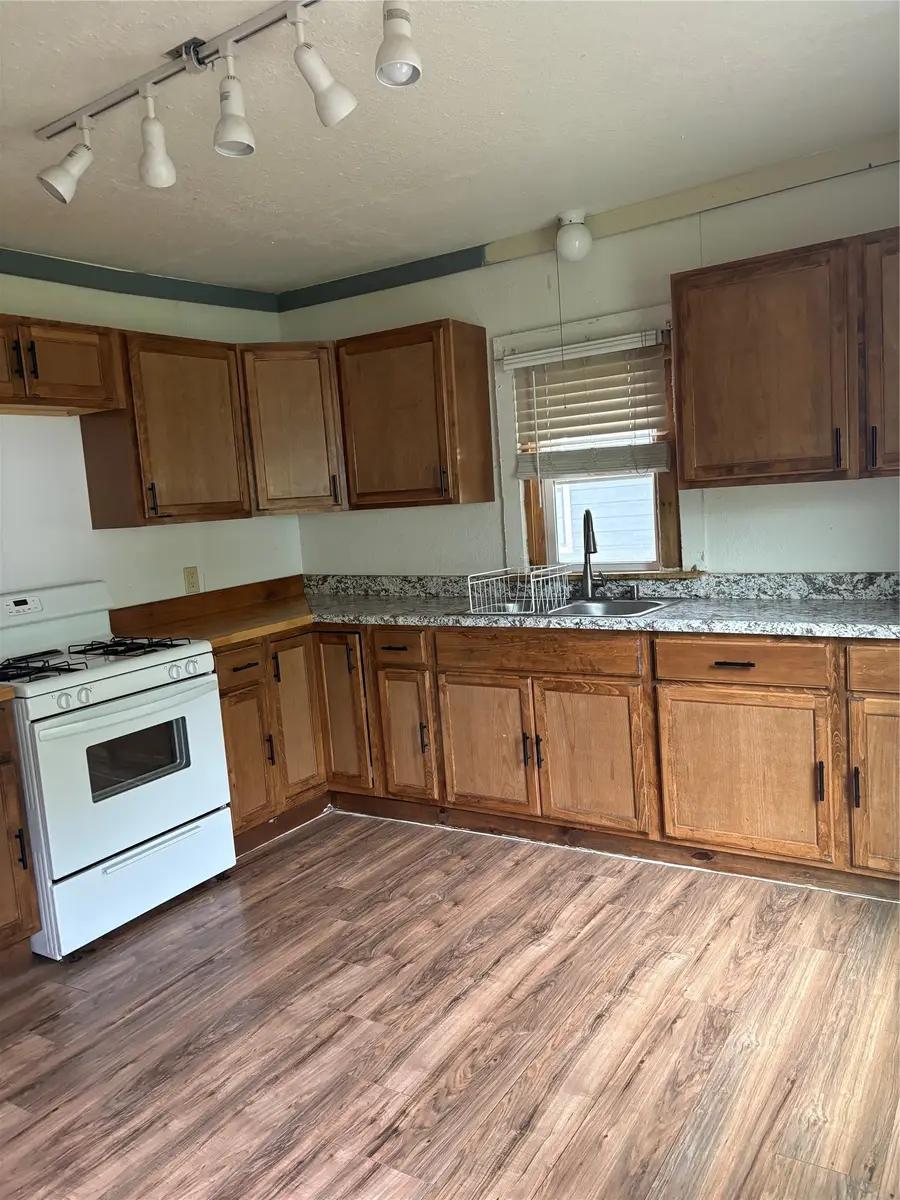 228 W Archer Street, Jacksboro, TX 76458 - #3