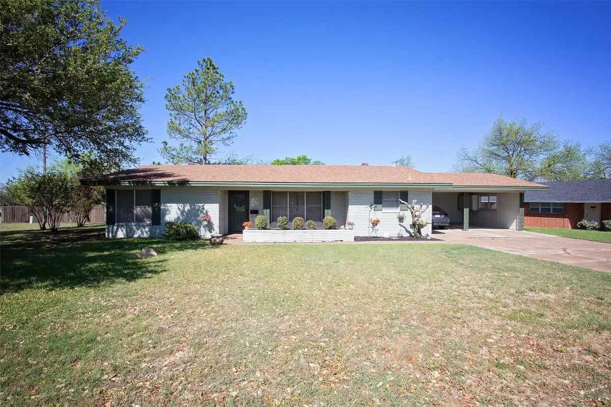 914 Fairview Street, Graham, TX 76450 - #1