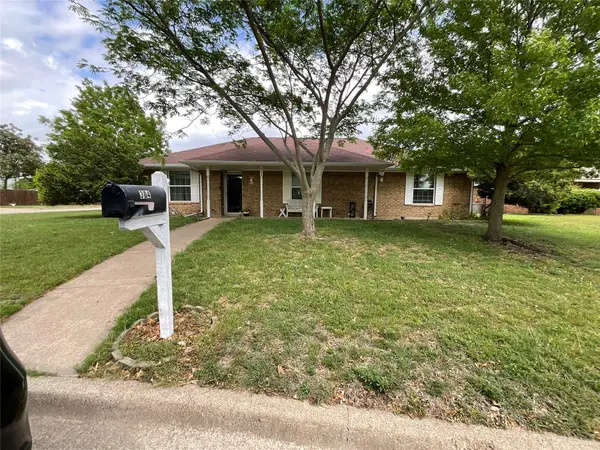 304 Johnston Boulevard, Waxahachie, TX 75165