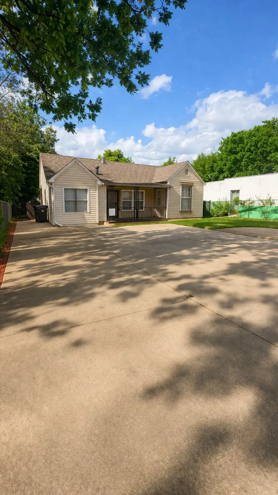 2831 W Clarendon Drive, Dallas, TX 75211 - #2