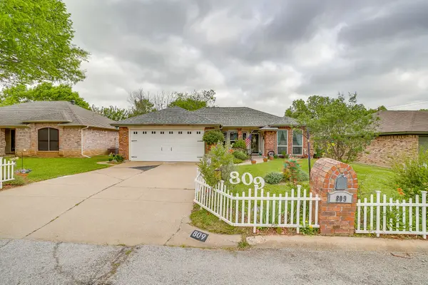 809 Castleview Drive, Arlington, TX 76001