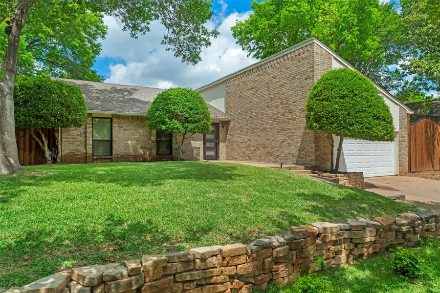 715 Hinsdale Drive, Arlington, TX 76006 - #2