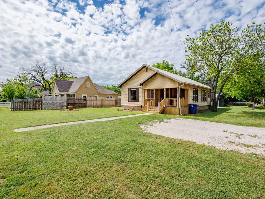 1201 8th Street, Brownwood, TX 76801 - #2