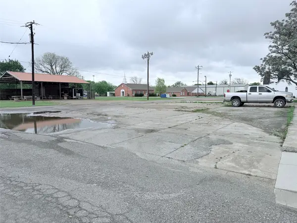 219 N Pearl Street, Trenton, TX 75490