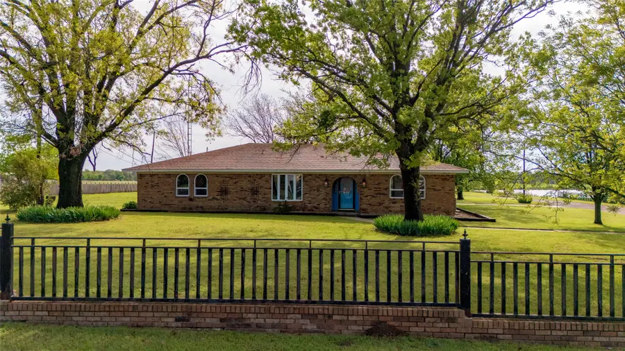 3744 N Weaver Street, Gainesville, TX 76240 - #2