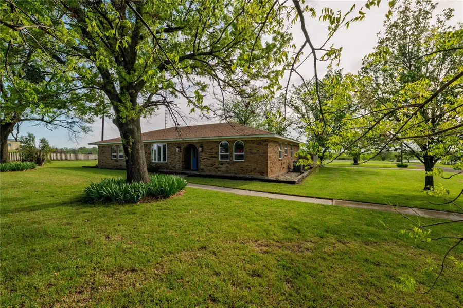 3744 N Weaver Street, Gainesville, TX 76240 - #3