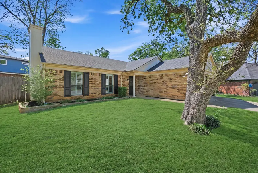 404 Knoll Wood Court, Euless, TX 76039 - #2