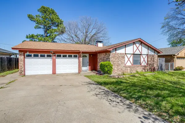 728 NW Douglas Street, Burleson, TX 76028