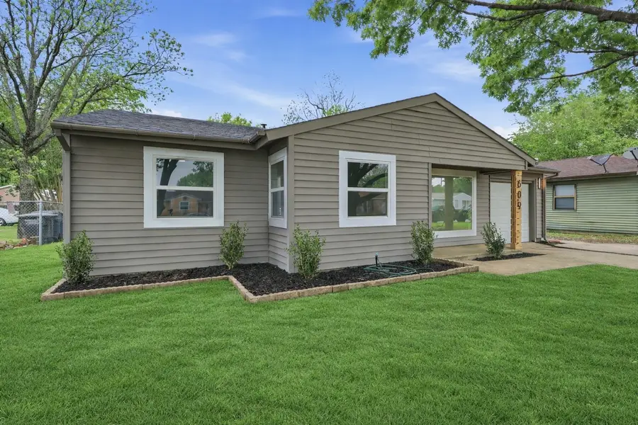 609 Woodmont Drive, Dallas, TX 75217 - #2