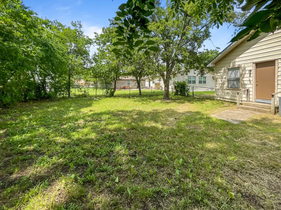 109 S 5th Street, Sanger, TX 76266 - #3