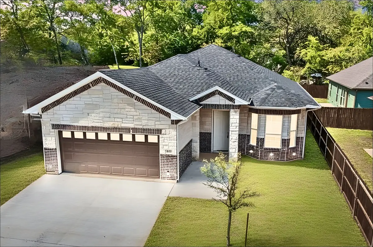 413 Henderson Street, Bonham, TX 75418 - #1