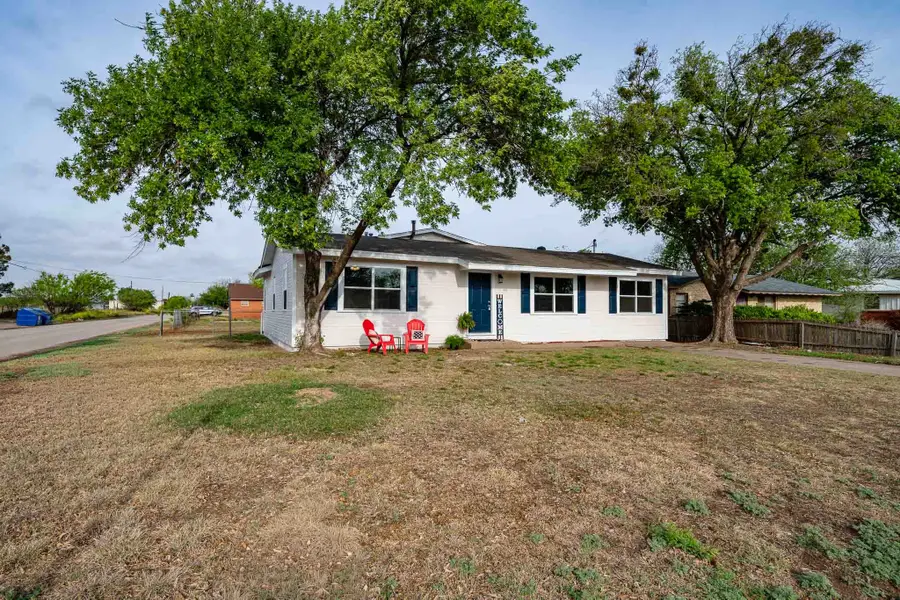 912 S Anson Street, Stamford, TX 79553 - #3