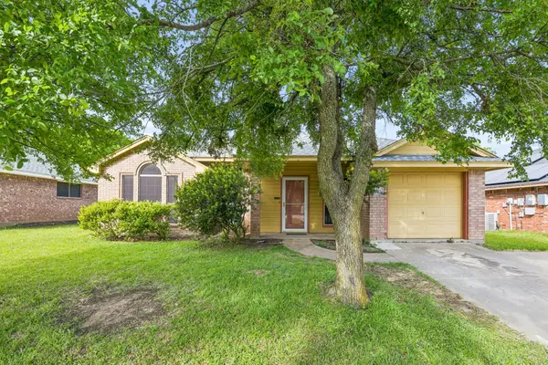 303 Vista Ridge Drive, Venus, TX 76084