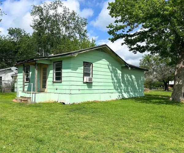 202 N 1st Street, Point, TX 75472