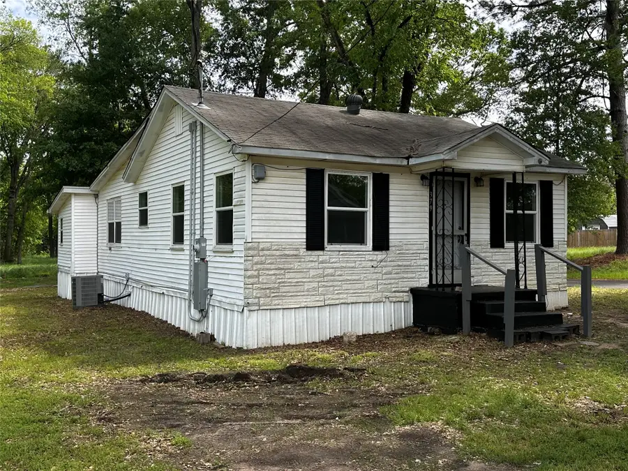 379 S Center Street, Gladewater, TX 75647 - #3