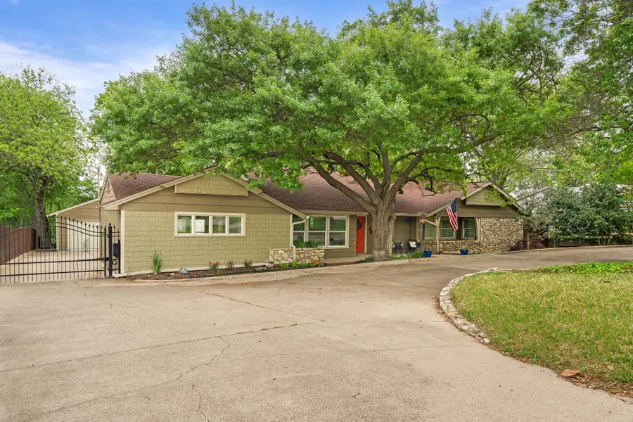 3909 Clayton Road E, Fort Worth, TX 76116 - #2