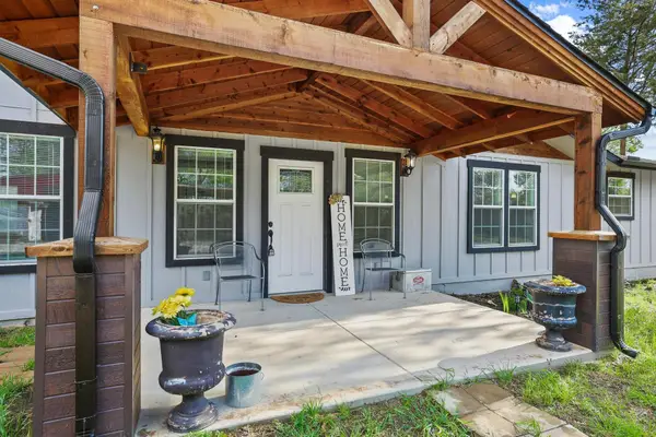 1604 County Rd 4040, Savoy, TX 75479