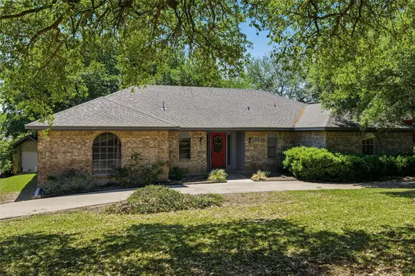 8240 Forest Ridge Drive, Woodway, TX 76712