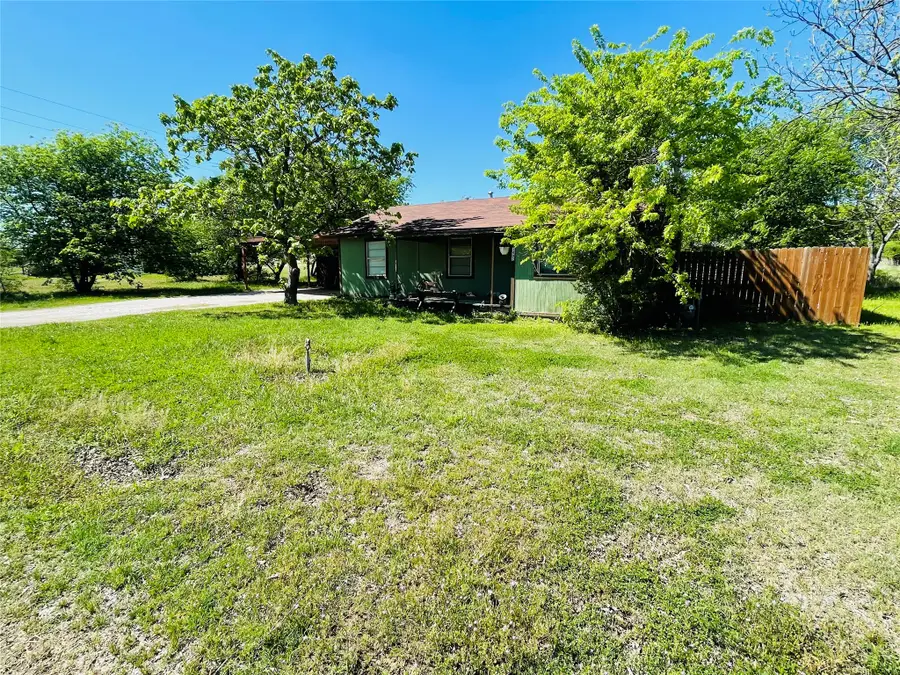 1402 Avenue J, Cisco, TX 76437 - #2