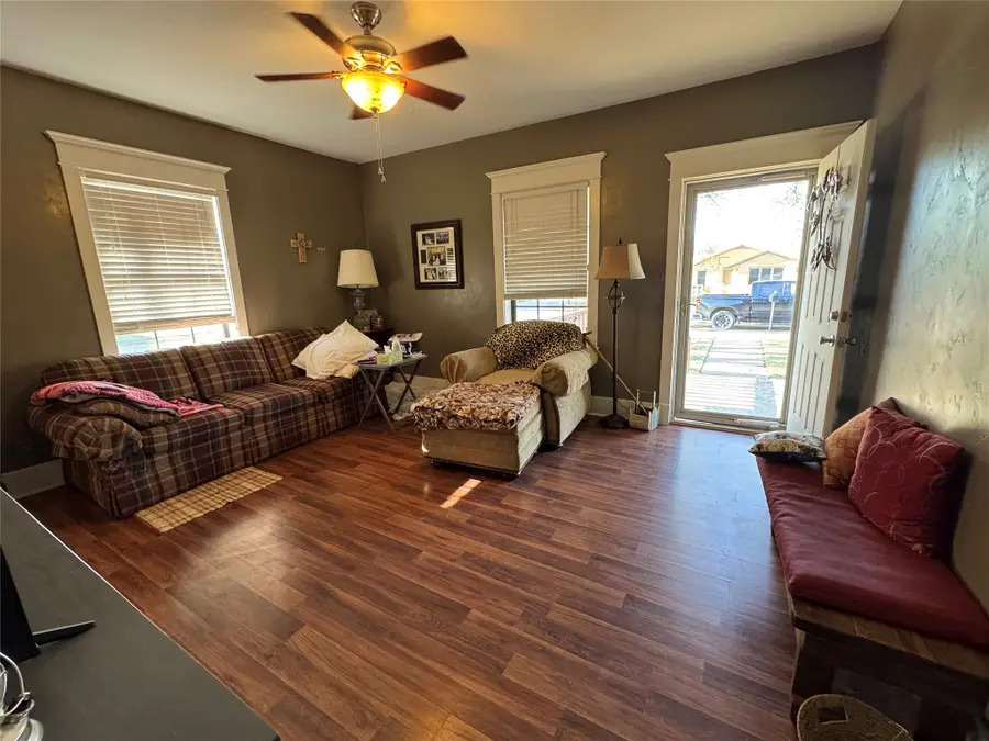 511 W Morris Street, Seymour, TX 76380 - #3