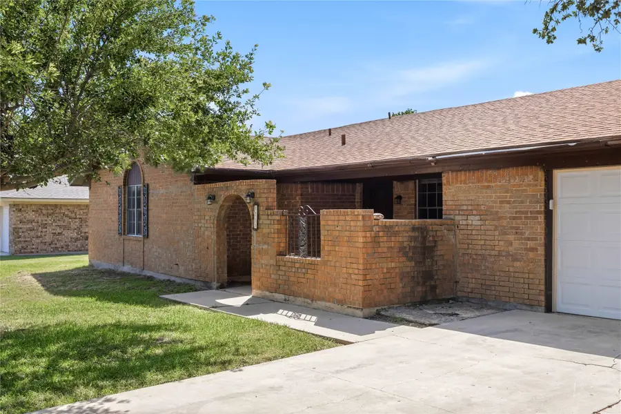 1715 Woodridge Street, Brownwood, TX 76801 - #2
