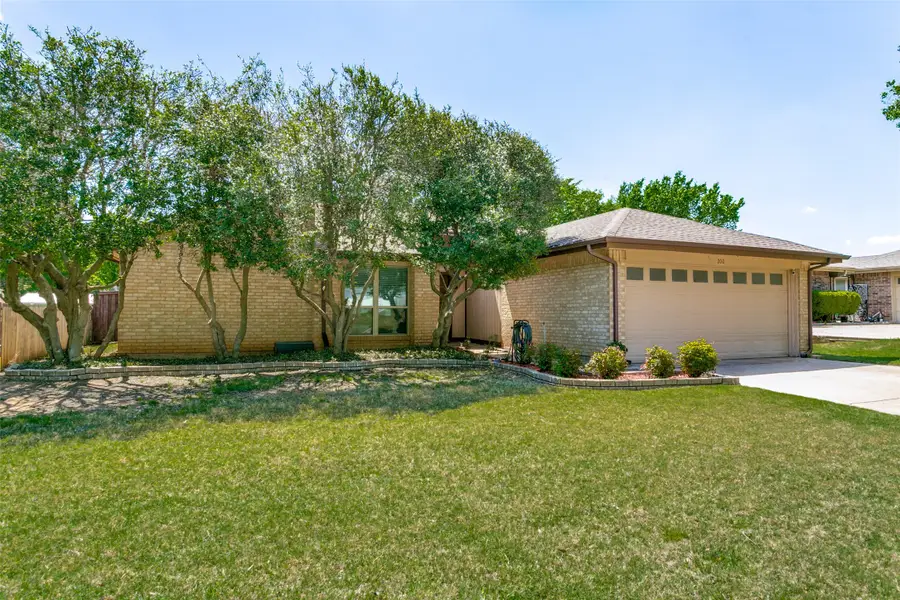 200 Lark Lane, Euless, TX 76039 - #3