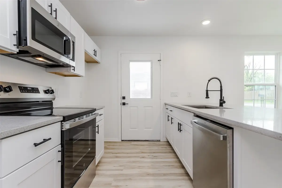 308 S 3rd, Bonham, TX 75418 - #1