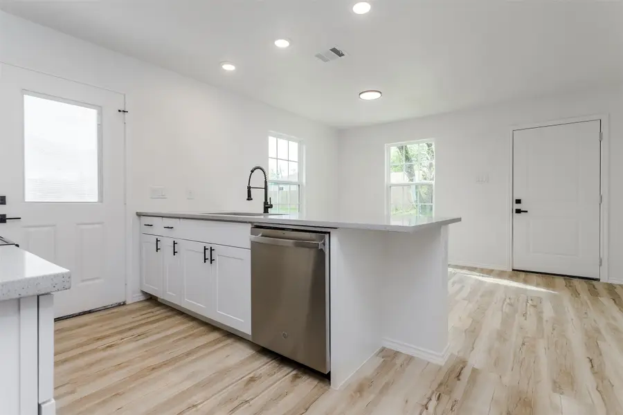 308 S 3rd, Bonham, TX 75418 - #3