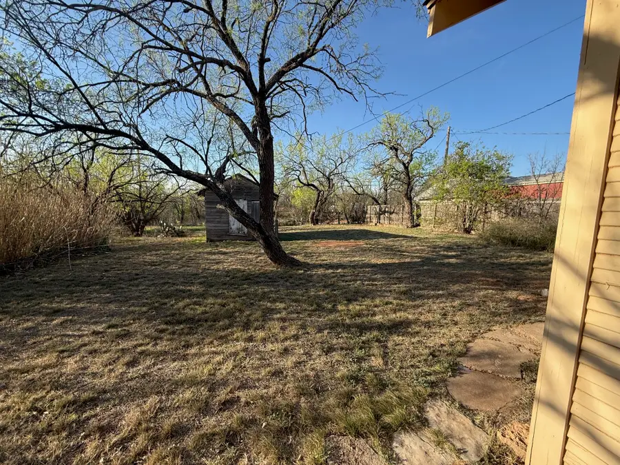 718 E Oliver Street, Stamford, TX 79553 - #3