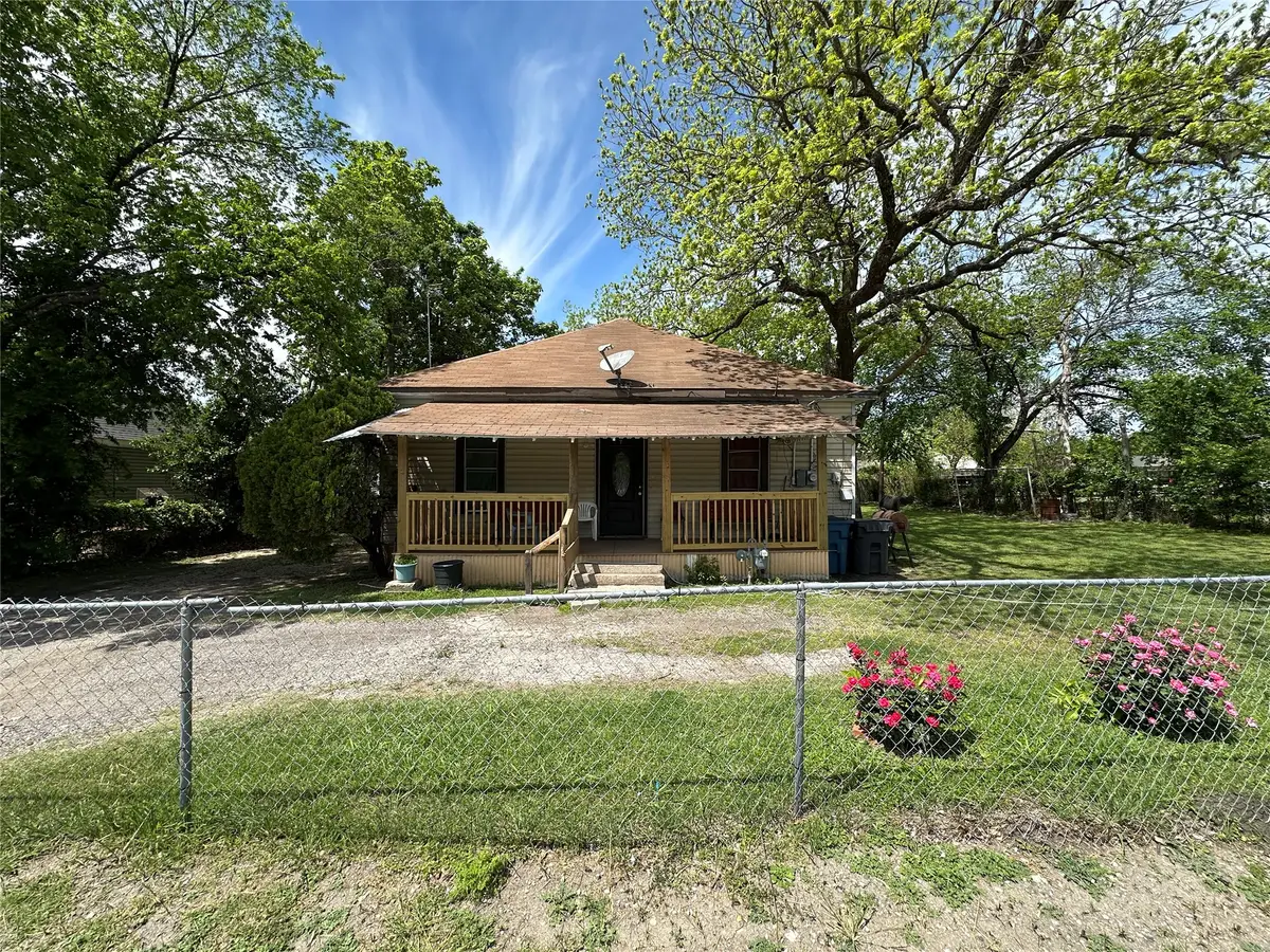 610 W 13th Avenue, Corsicana, TX 75110 - #1