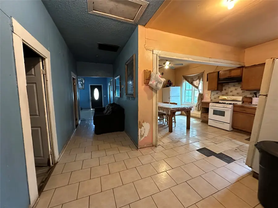 610 W 13th Avenue, Corsicana, TX 75110 - #3