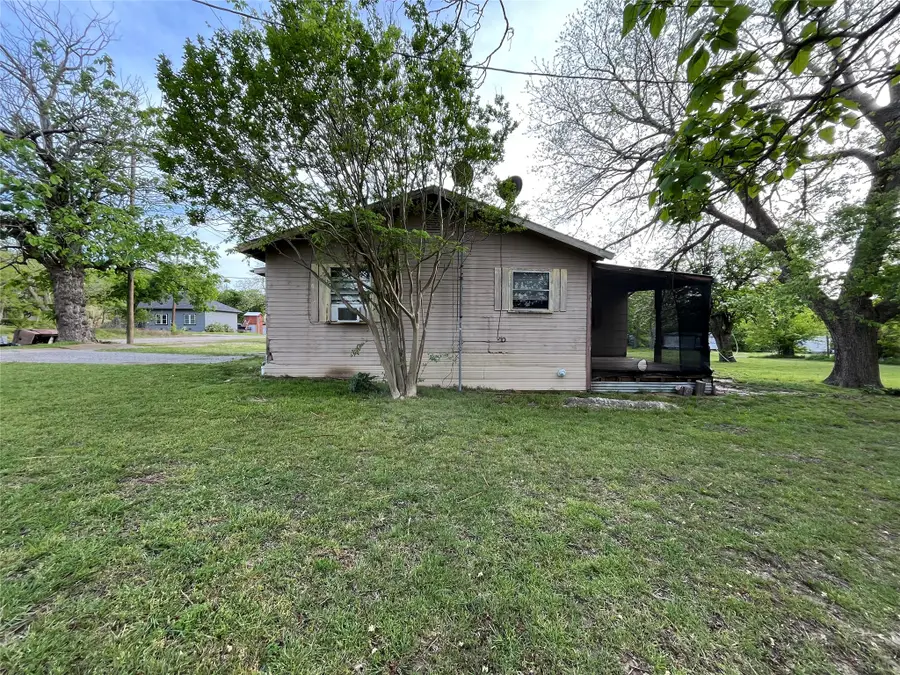 320 S Manson Street, Wolfe City, TX 75496 - #3