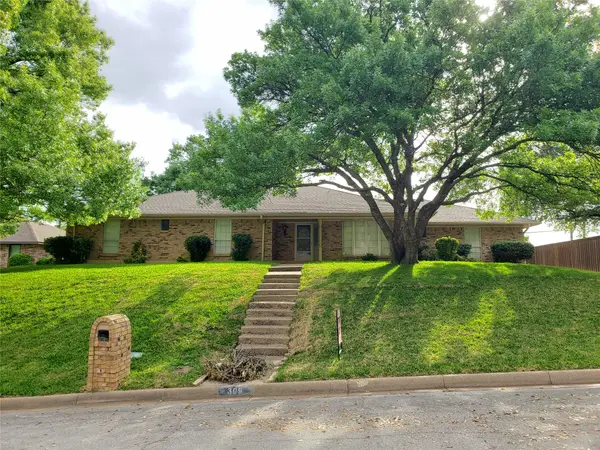 309 Willow Ridge Road, Fort Worth, TX 76103