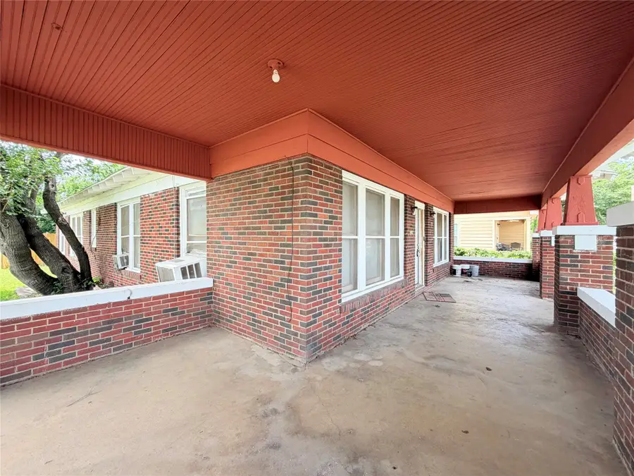 900 W Central Avenue, Fort Worth, TX 76164 - #3