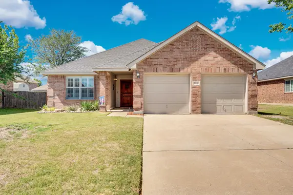 215 Stable Drive, Waxahachie, TX 75165