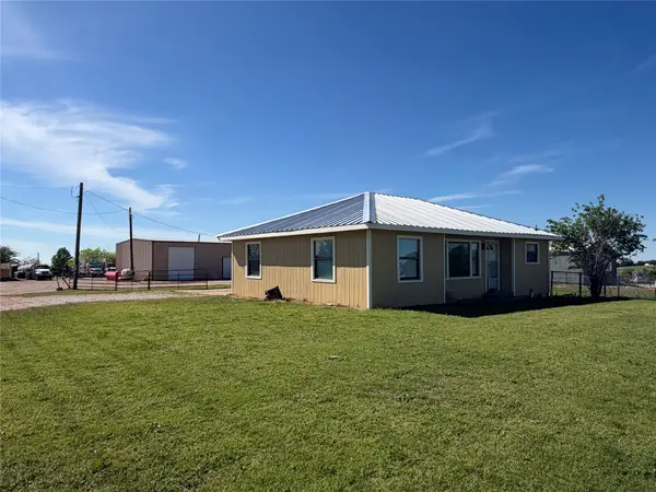 1346 Polk Rd, Bowie, TX 76230